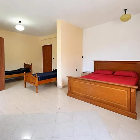 Garden Albania Hostel *