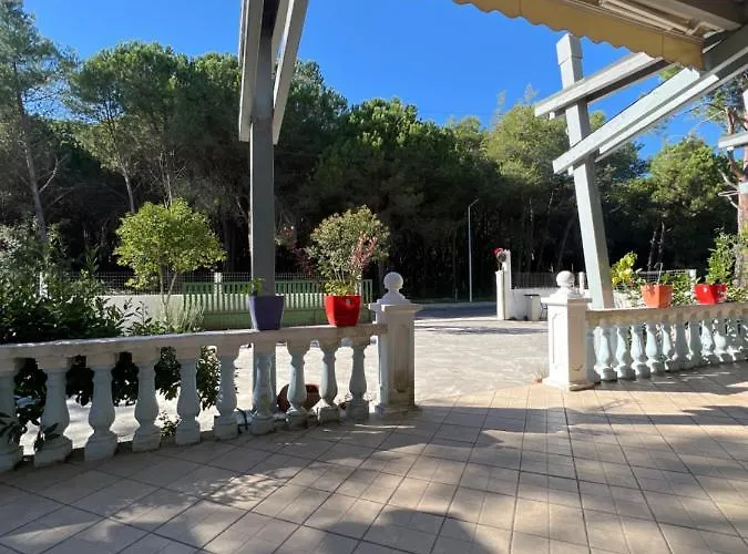 Vandrarhem Garden Albania Golem (Tirana)